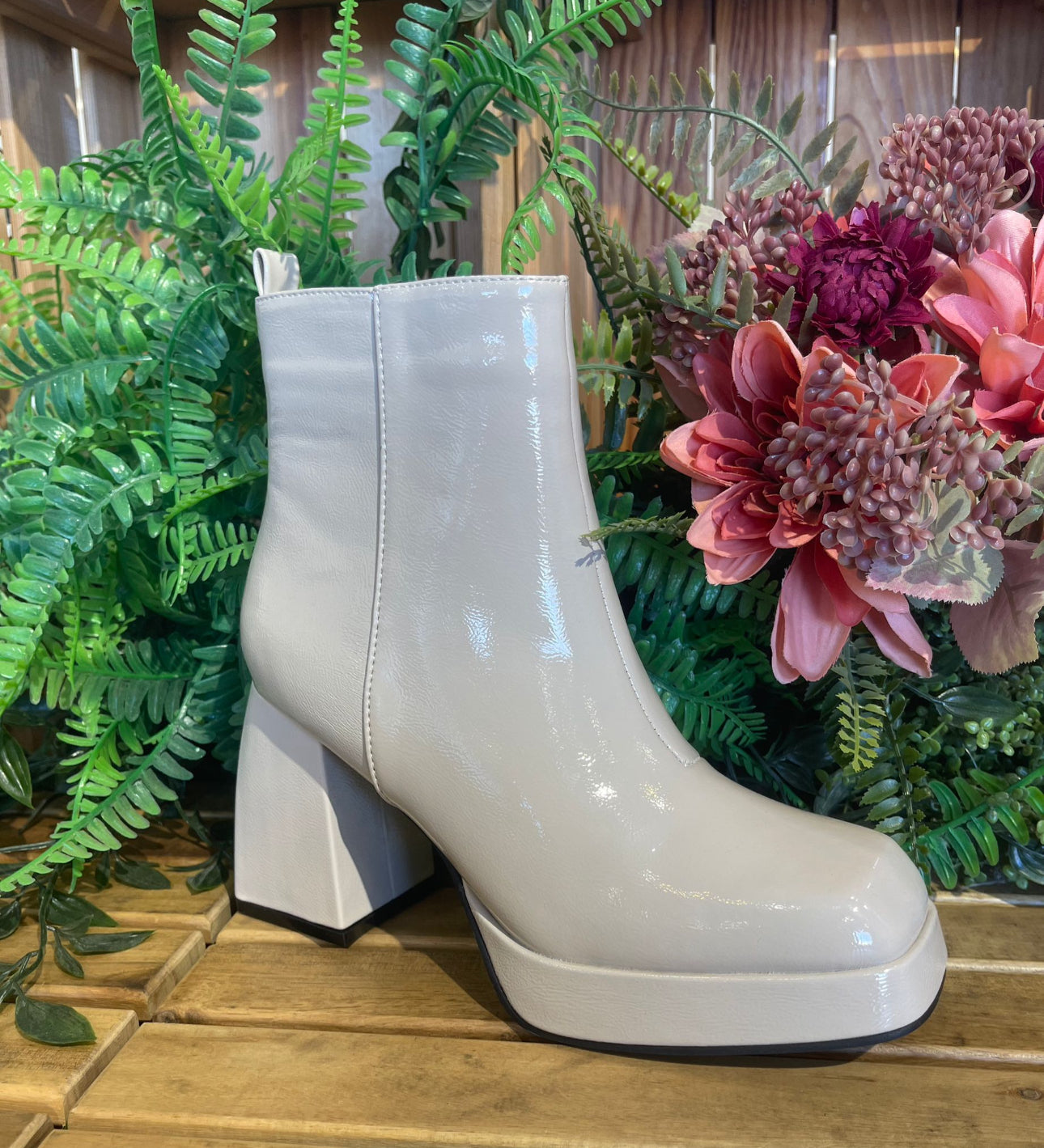 Botas de tacón clásica beige